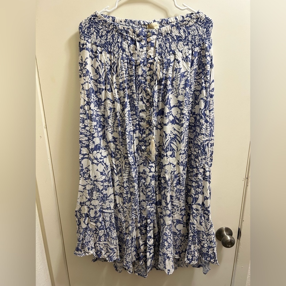 Super cute skirt, with a lot of stretch in the waist.